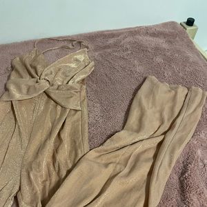 So fun so sparkly and very easy to wear!